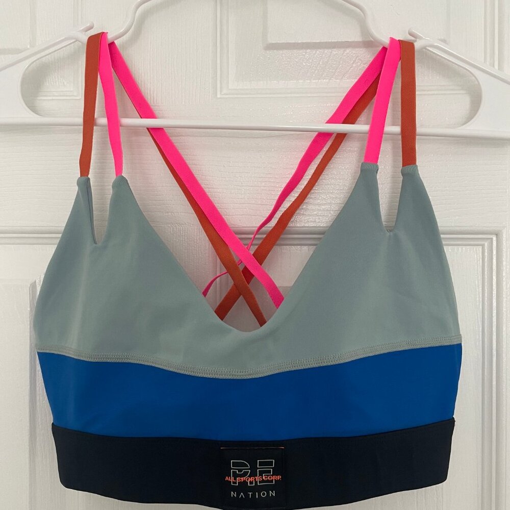 PE Nation VICTORY SPORTS BRA IN GREY MIST in Medium